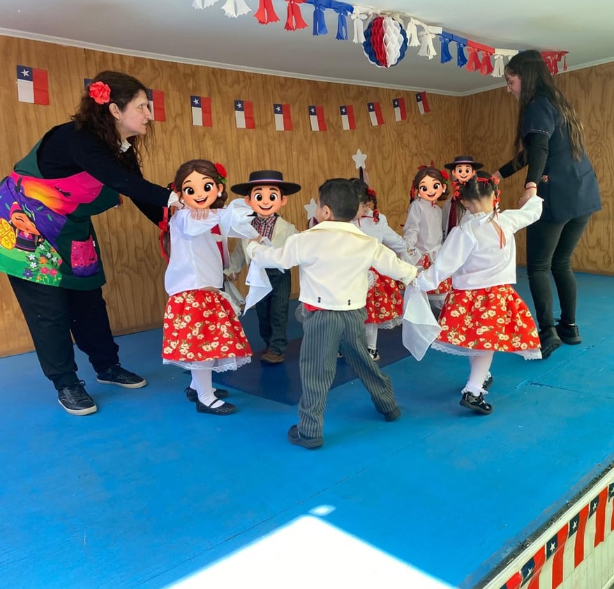 Celebración de Fiestas Patrias en Semillita
