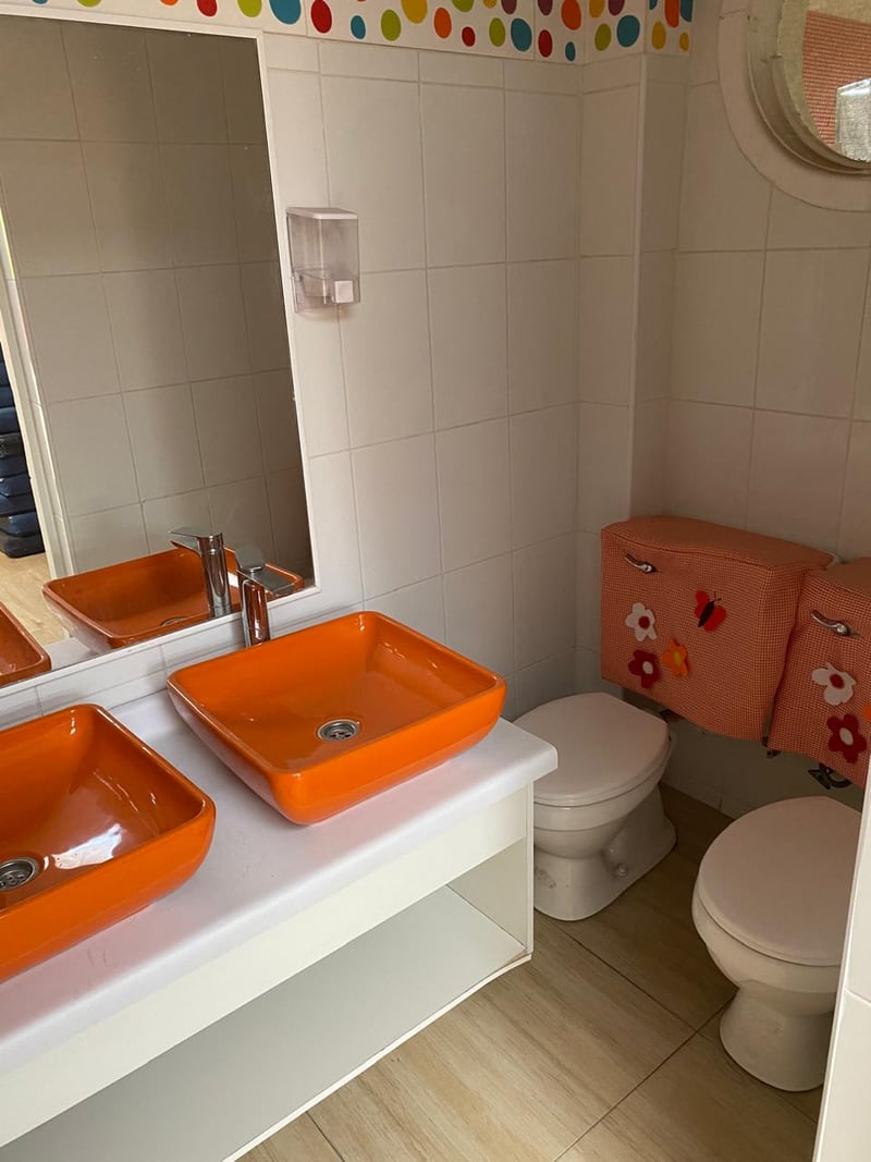 Baño infantil adaptado para niños y niñas