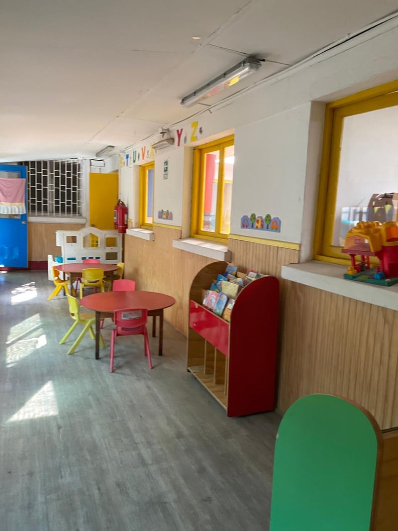 Pasillo interior de Sala Cuna y Jardín Infantil Semillita